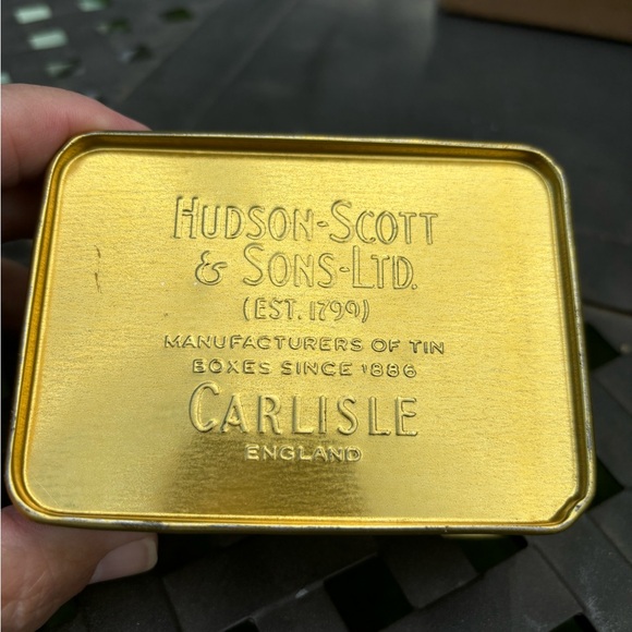 Jack Daniels collector tin and 2 complete sets of cards (with bonus cards). - Picture 2 of 7